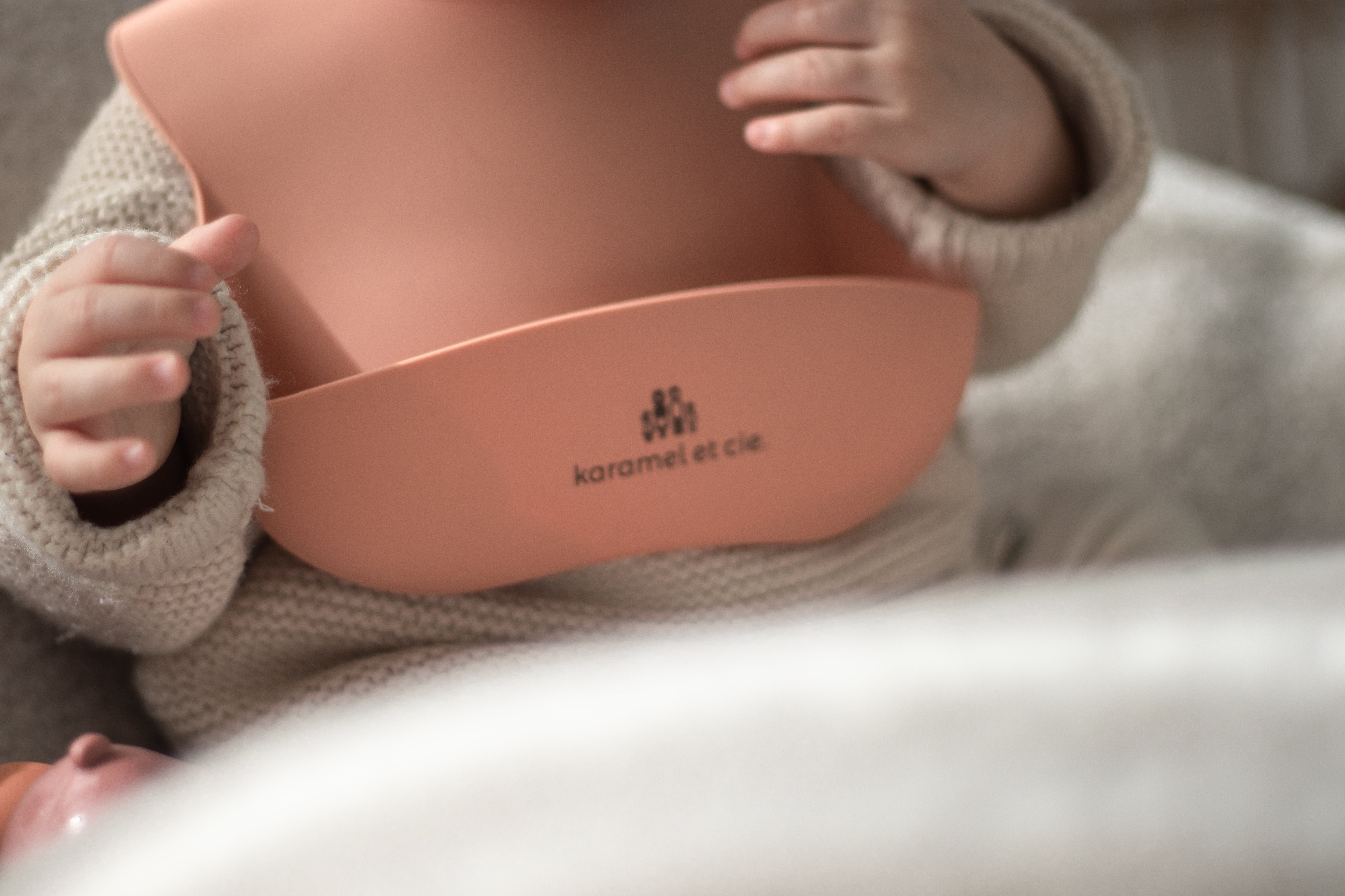 Bavette en silicone | Douce, ajustable et résistante