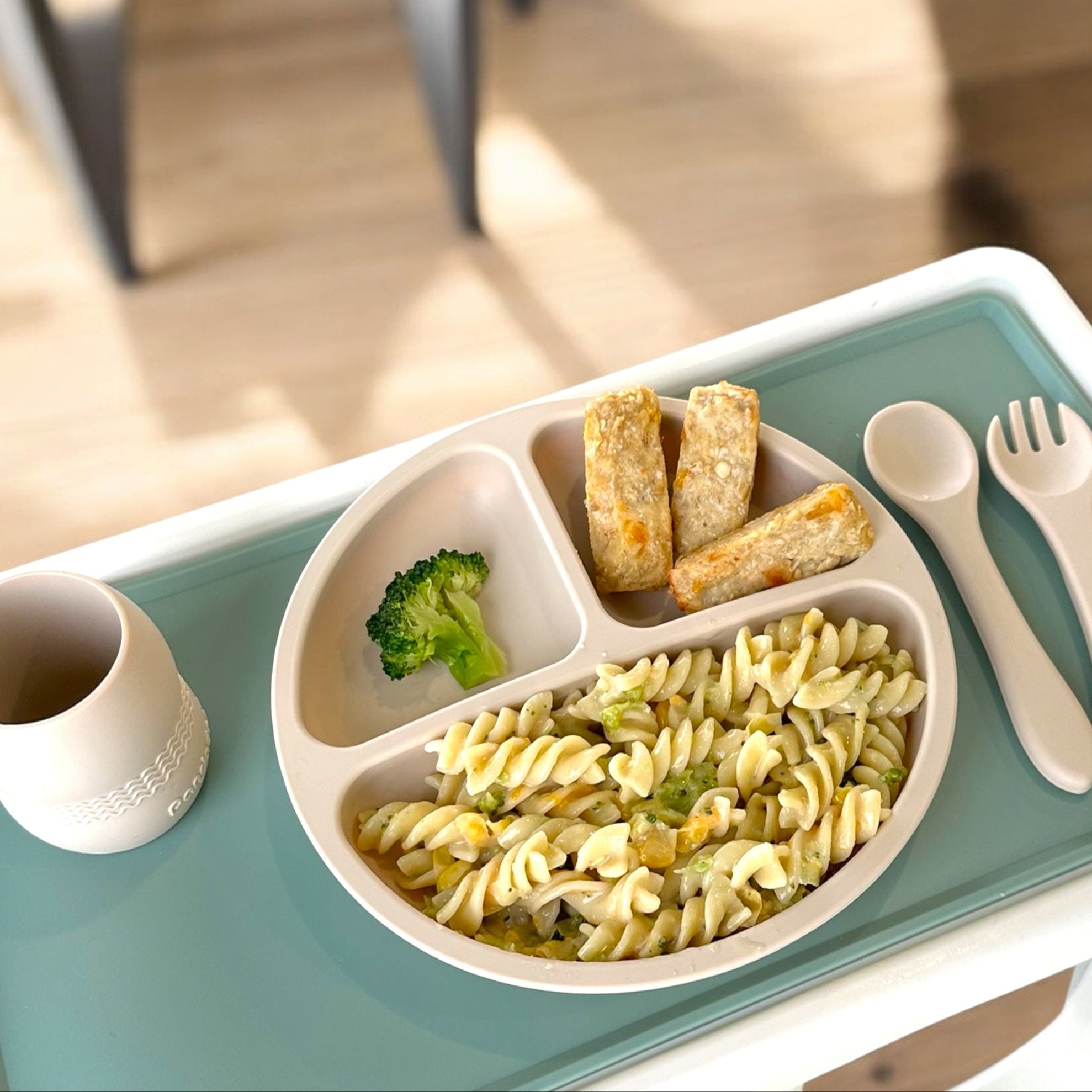 Bâtonnets de poulet au maïs et pâtes au pesto de brocoli (3 bâtonnets)220g